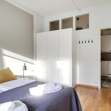 Kotimaailma Apartments Kamppi - 2Br In The City Center With Code Lock Helsingfors Exteriör bild