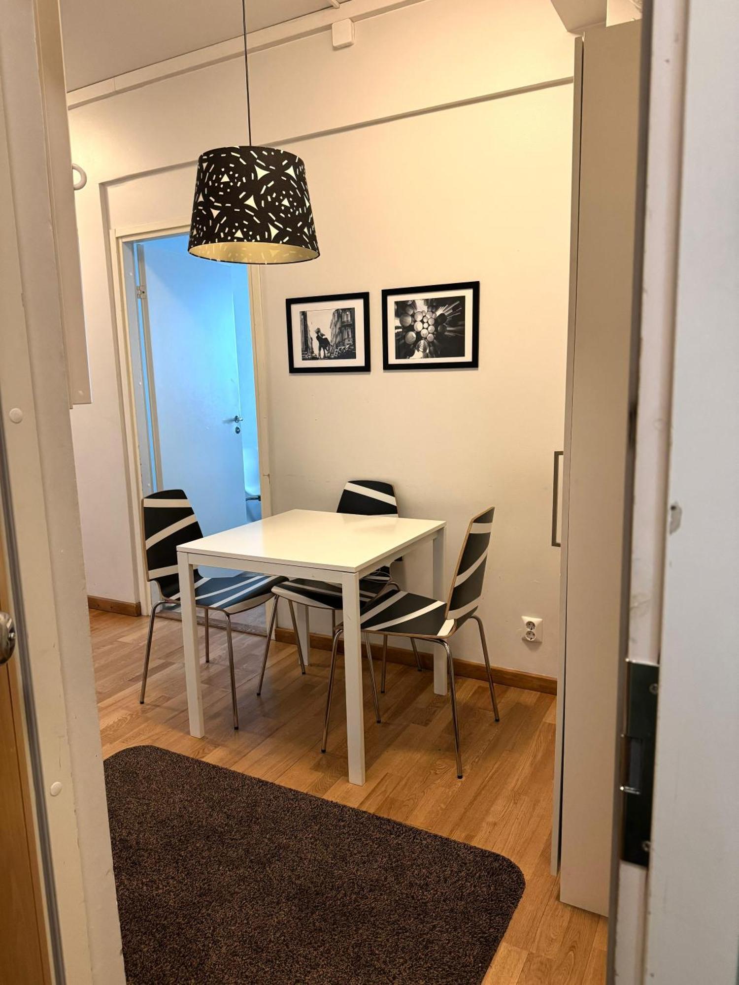 Kotimaailma Apartments Kamppi - 2Br In The City Center With Code Lock Helsingfors Exteriör bild
