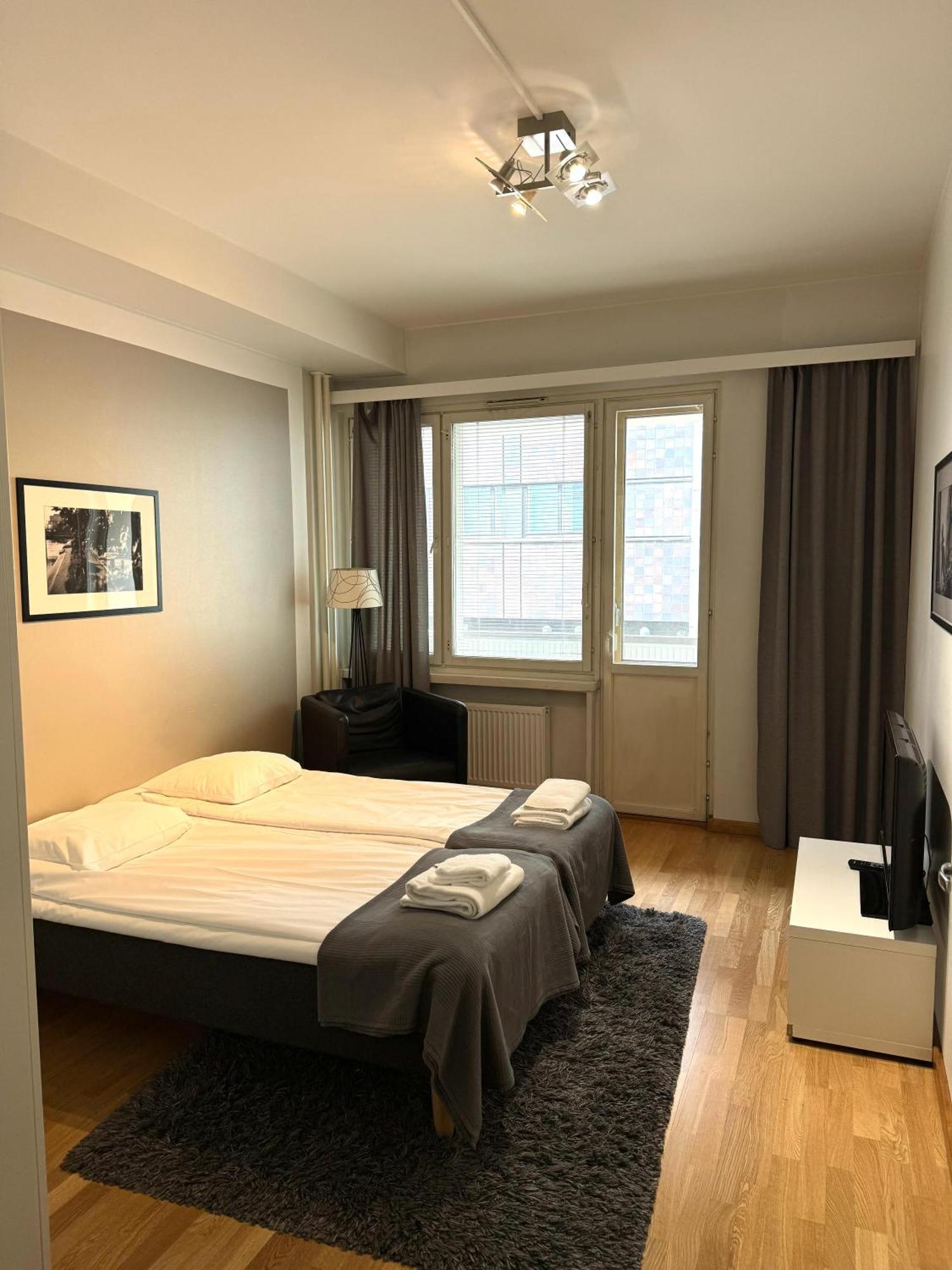 Kotimaailma Apartments Kamppi - 2Br In The City Center With Code Lock Helsingfors Exteriör bild