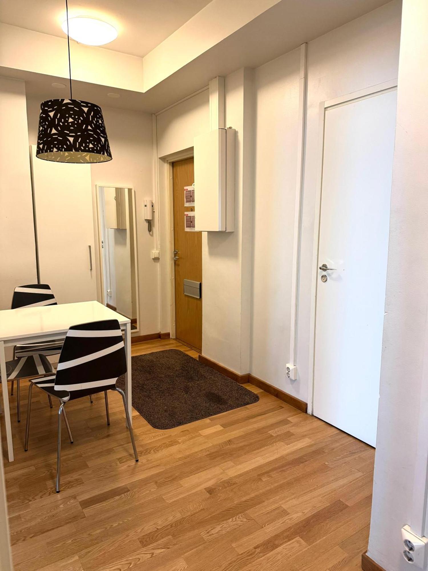 Kotimaailma Apartments Kamppi - 2Br In The City Center With Code Lock Helsingfors Exteriör bild