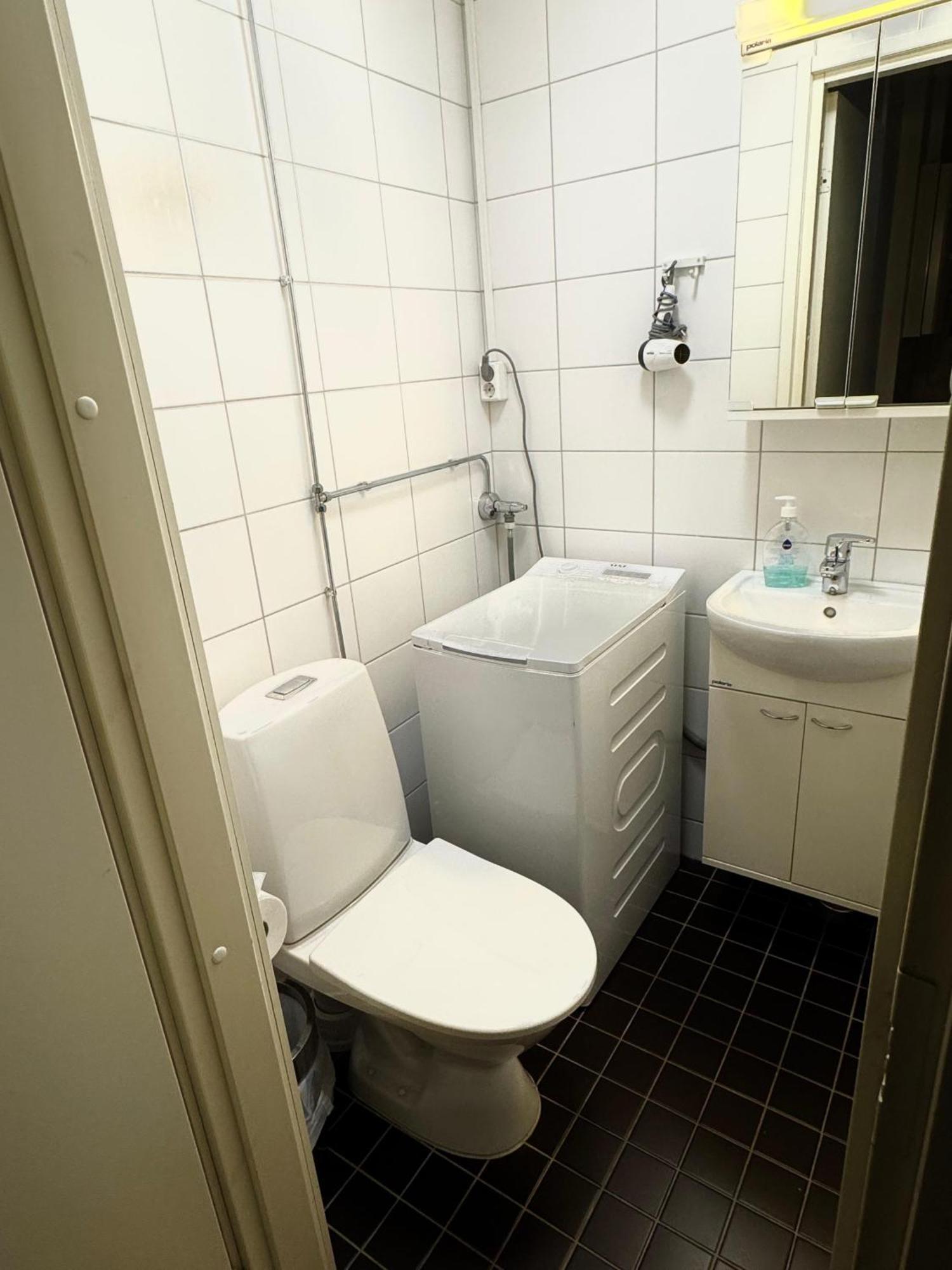 Kotimaailma Apartments Kamppi - 2Br In The City Center With Code Lock Helsingfors Exteriör bild